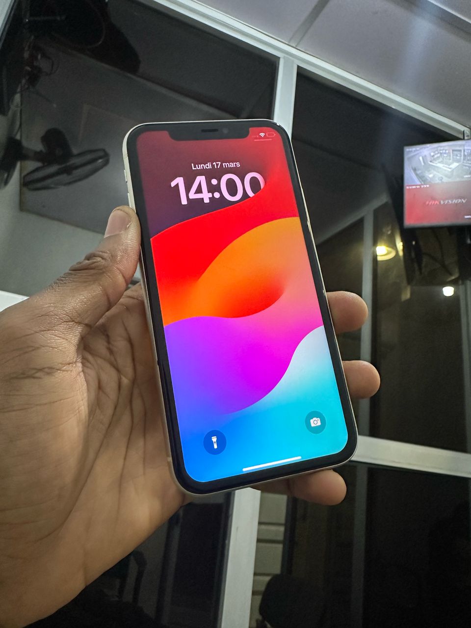 iphone 11 128GB Propre (message écran) ,