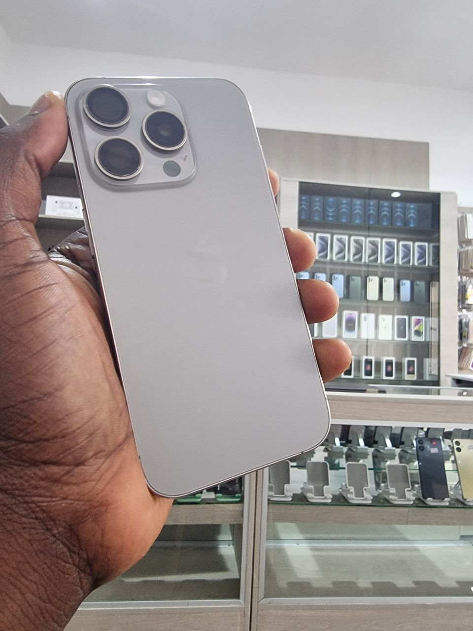 iPhone 15 Pro 128GB Titanuim naturel  Ét