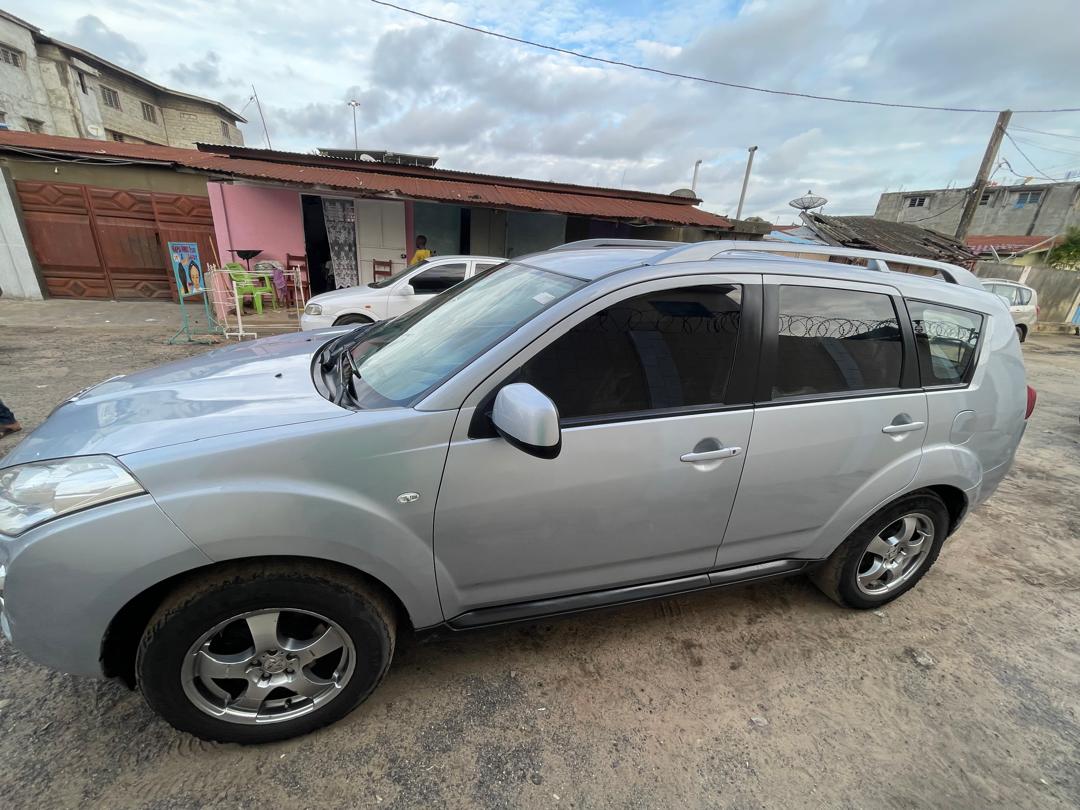*PEUGEOT 4007 ANNÉE 2009 4*4 7 places*