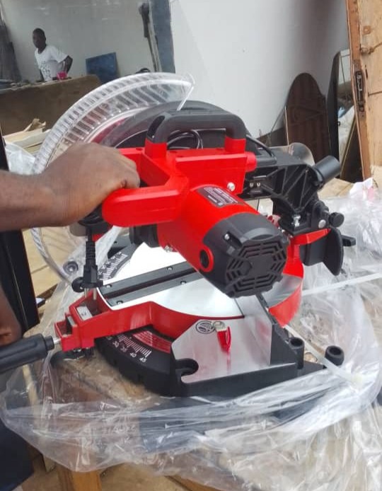 Machine à couper de 12'