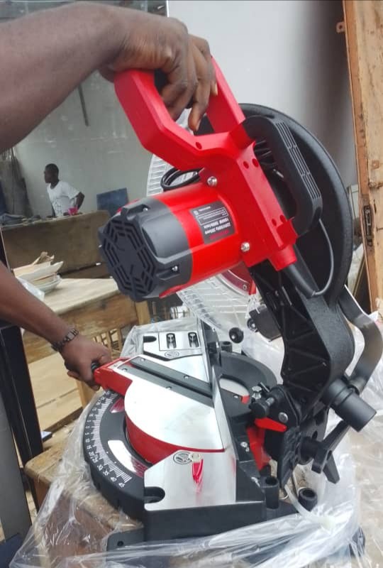 Machine à couper de 12'